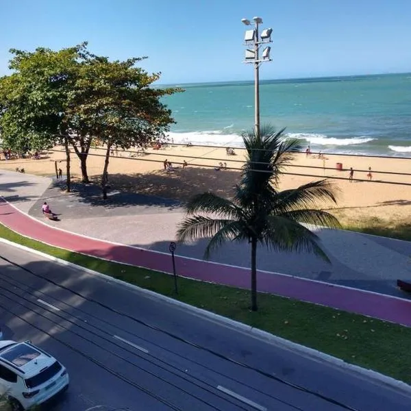 Prédio Frente Mar Praia da Costa，位于维拉维尔哈的酒店