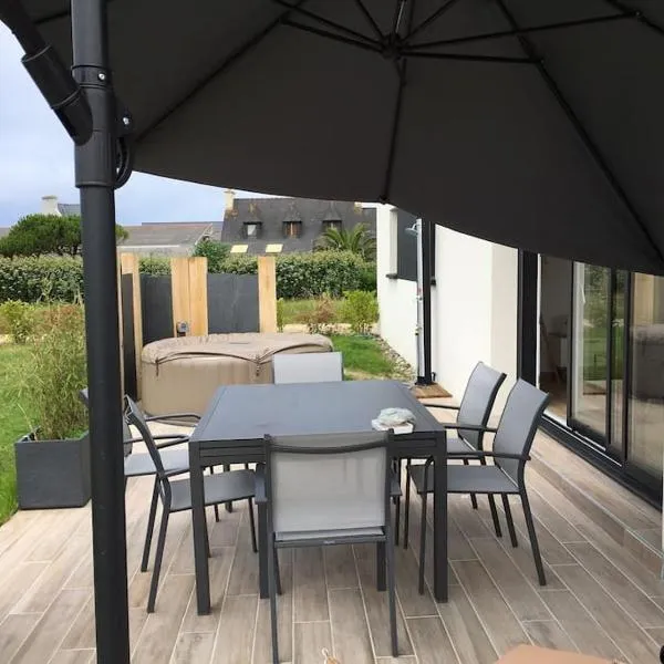 Maison cosy à 300m de la plage avec spa，位于普卢埃斯卡的酒店