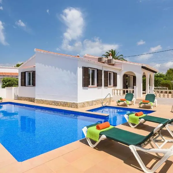Villa CLAUDIA Menorca，位于卡拉恩波特的酒店