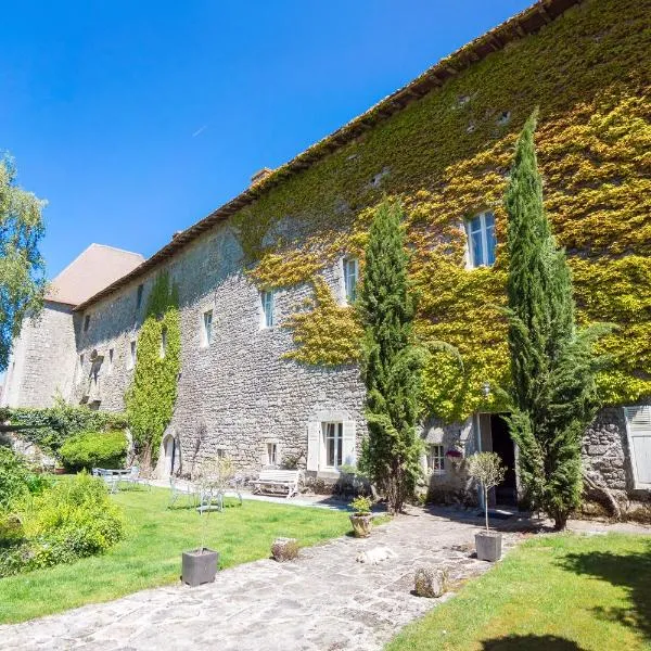 Maison d'Hôtes de l'Ancien Couvent des Carmes，位于Mézières-sur-Issoire的酒店