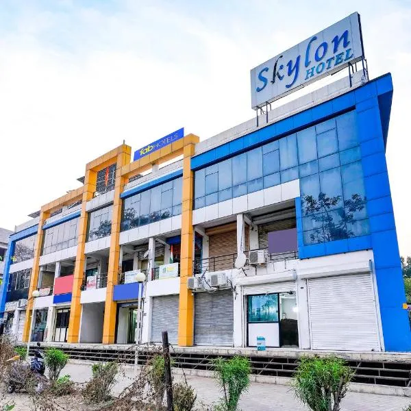 FabHotel Skylon, Near Mahatma Mandir，位于Kalol的酒店