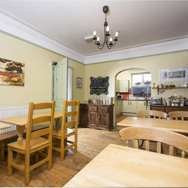Llangollen Hostel Self-catering，位于Glyn-Dyfrdwy的酒店
