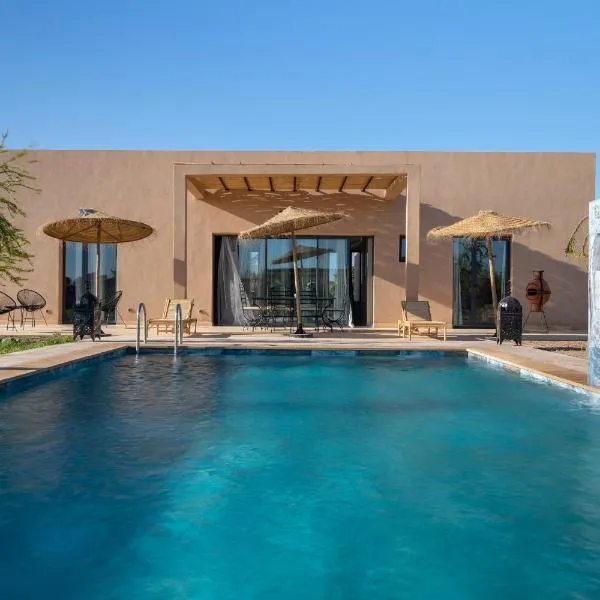 Ezz Dar Marrakech Villa Piscine sans vis a vis Private Pool pour Familles & Couples mariés，位于马拉喀什的酒店