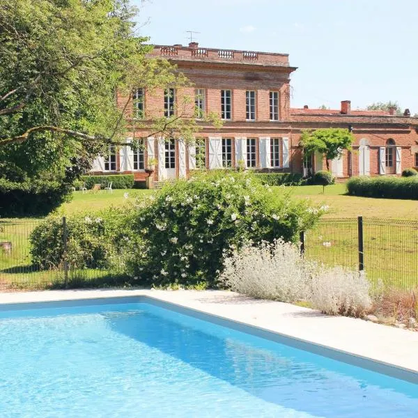 Chambre d'hôte double 2 au Château Lavalade，位于卡斯特尔萨拉桑的酒店