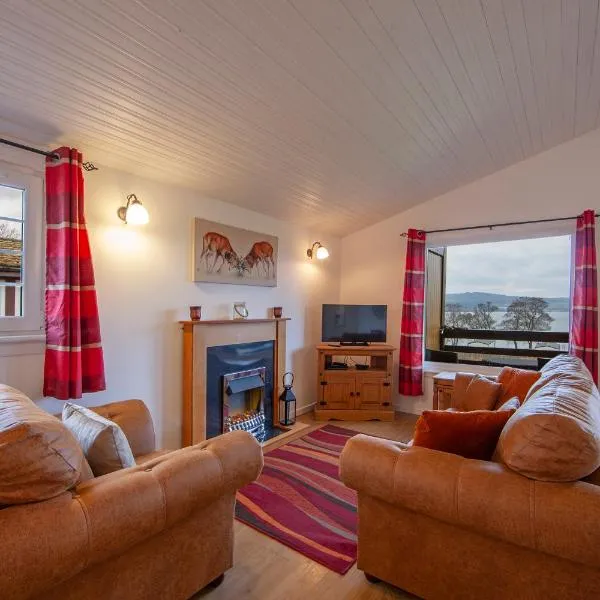 Appin Holiday Homes -Caravans, Lodges, Shepherds Hut and Train Carriage stays，位于Creagan的酒店