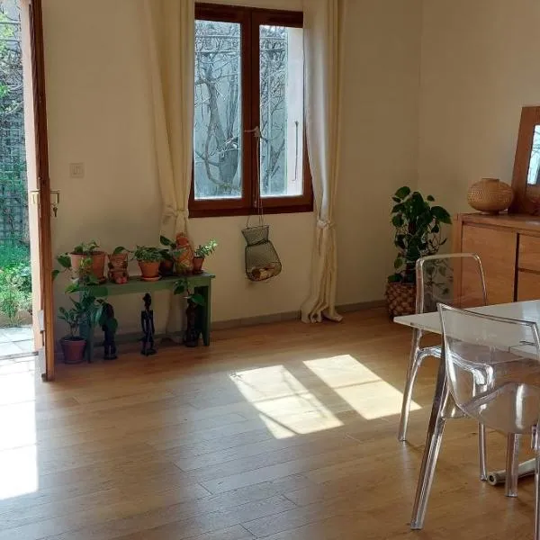 Villa 80 m2 jardin terrasse 3 chambres Provence，位于沃尔的酒店