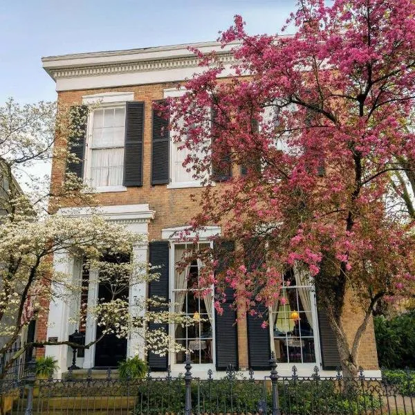 Iron Gate Inn，位于麦迪逊的酒店