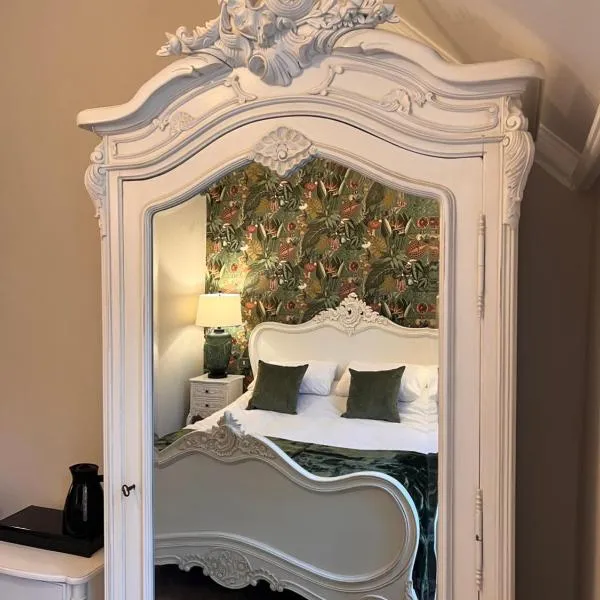 Roomours Hotel with Private Car Park，位于兰迪德诺的酒店