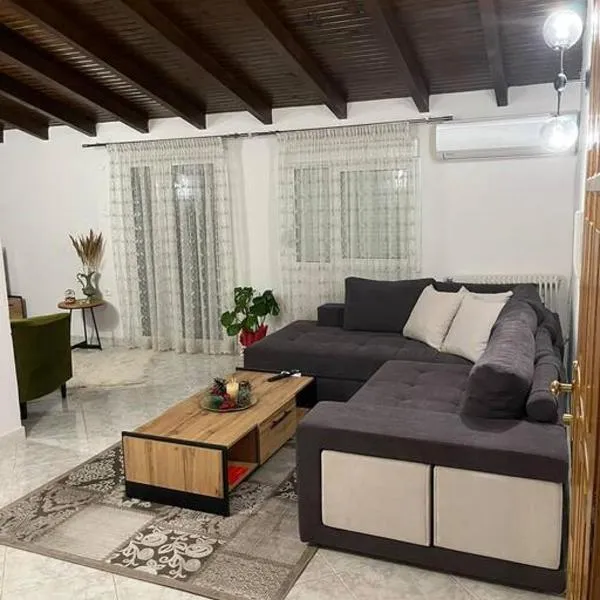 The penthouse kastoria，位于卡斯托里亚的酒店