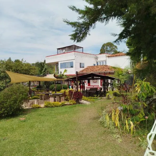 Hotel Campestre Y Cervecería Flor de Canela，位于Piedra El Peñol的酒店