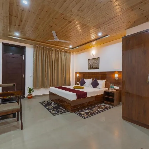 Sunset Vibes! By Western Stays Near Mall Road Kasauli，位于卡绍利的酒店