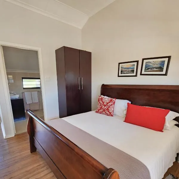 Gonubie Guest Cottages，位于东伦敦的酒店