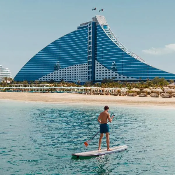 Jumeirah Beach Hotel Dubai,位于迪拜的酒店