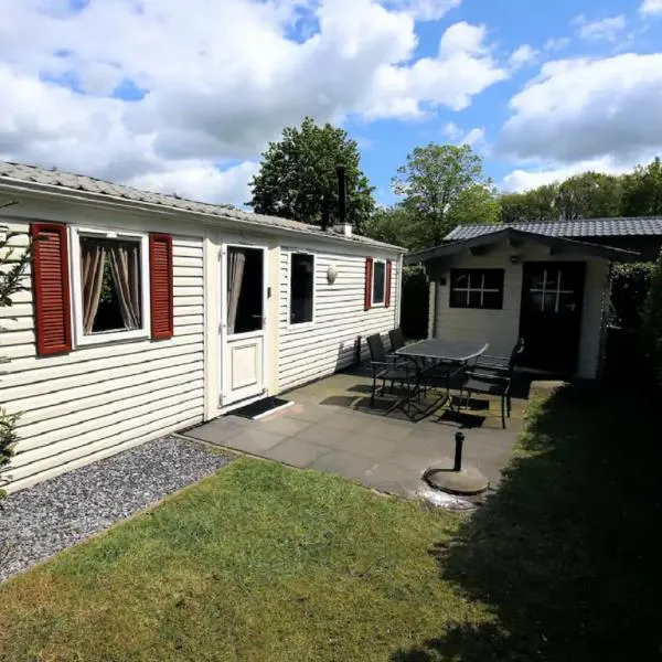 Charmante woning op rustig park met fietsen，位于伊皮的酒店