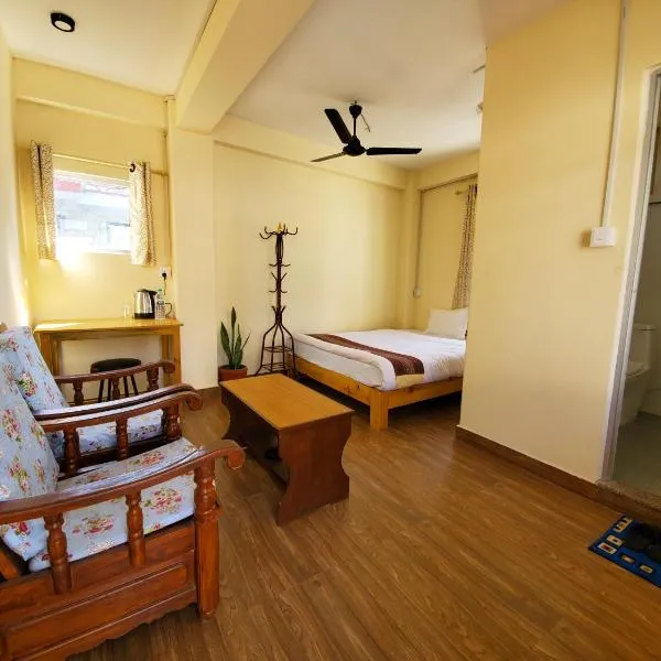 Santoshi Guest House, Pokhara，位于博卡拉的酒店