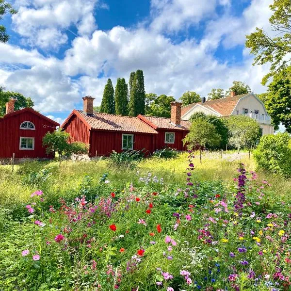 Heritage-listed country cottages，位于Torshälla的酒店