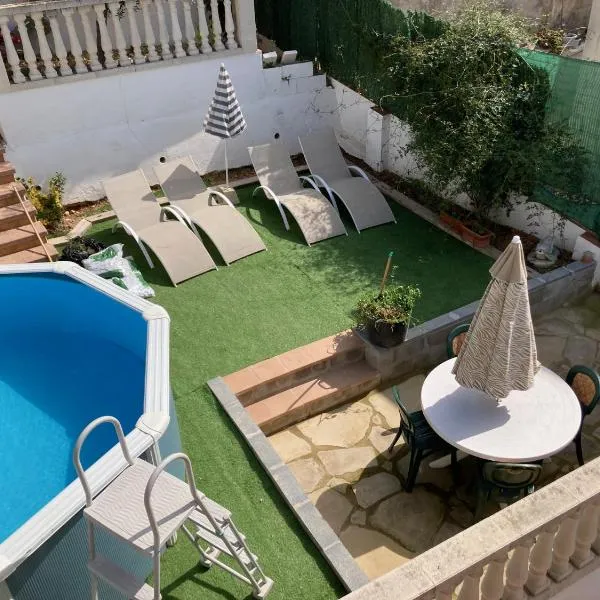 Lola's Beach House，位于卡拉费尔的酒店