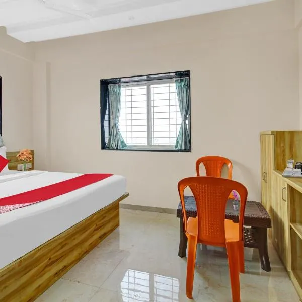 OYO Hotel Shivay Executive Lodging & Boarding，位于Pimpalgaon的酒店