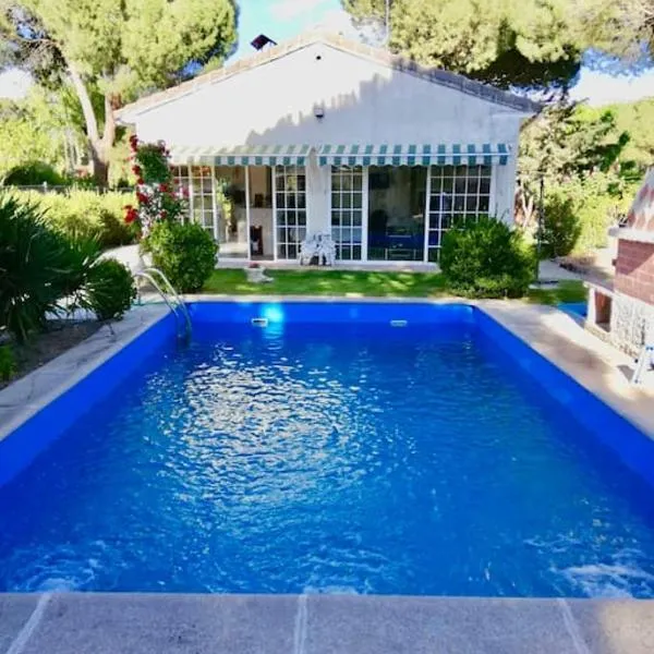 Chalet con piscina El Refugio de Venecia，位于麦迪纳·德尔·坎普的酒店