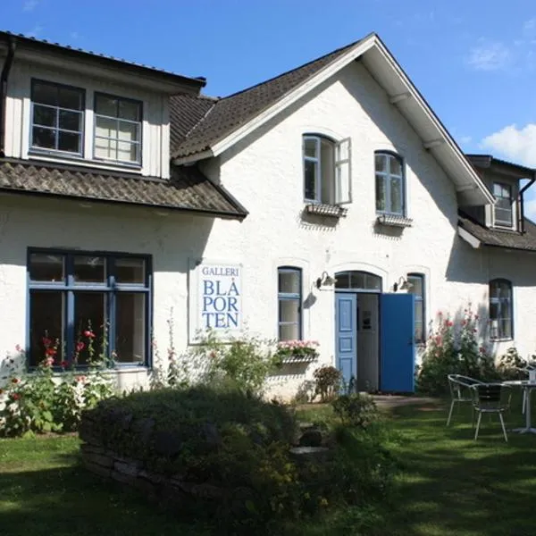 蓝色大门住宿加早餐旅馆，位于Södra Kvinneby的酒店