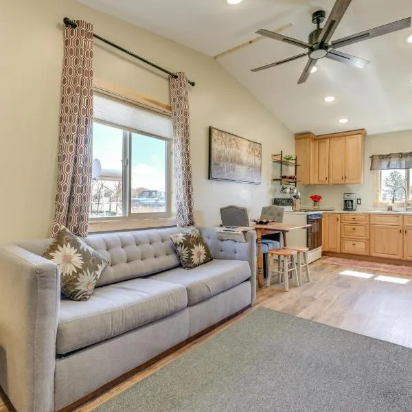 Cozy Dillon Retreat Fireplace, Mountain Views!，位于狄龙的酒店