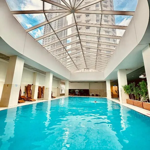 Skopje Sky Apartments & Floor 33th 28th & 25th & 19th & 13th 12th With Pool & Spa & Fitness & Parking Included in Price，位于斯科普里的酒店