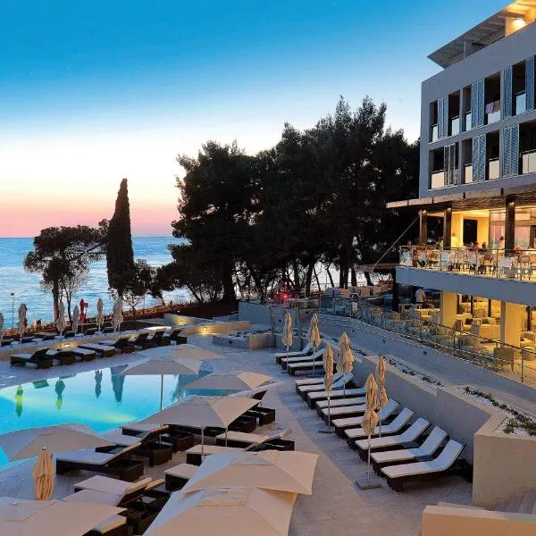 帕林提姆蓝色泻湖酒店，位于Montižana的酒店