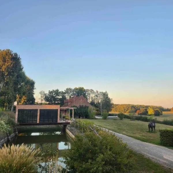 Longère de château en Bourgogne - avec piscine，位于Saint-Germain-du-Bois的酒店