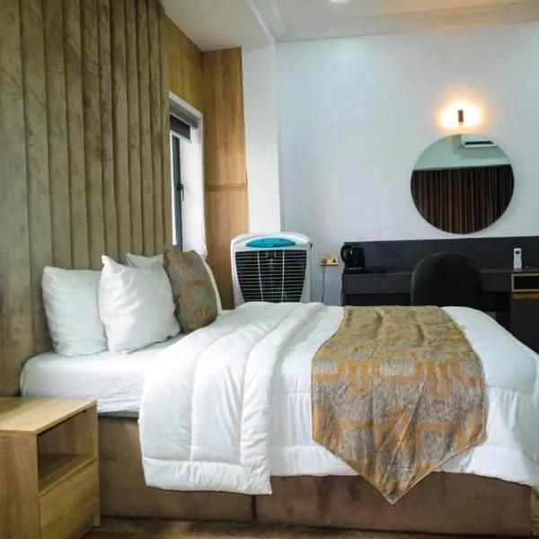 Blue Moon Beach Hotel and Resort Lekki Lagos，位于拉各斯的酒店