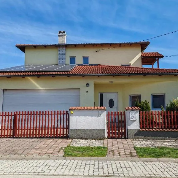 Sunny City House Dunaújváros，位于Szalkszentmárton的酒店