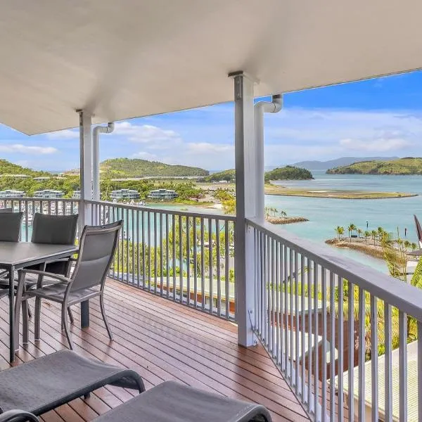 Casuarina Cove 13 on Hamilton Island by HamoRent，位于汉密尔顿岛的酒店