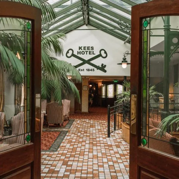 Kee's Hotel，位于Commeen的酒店