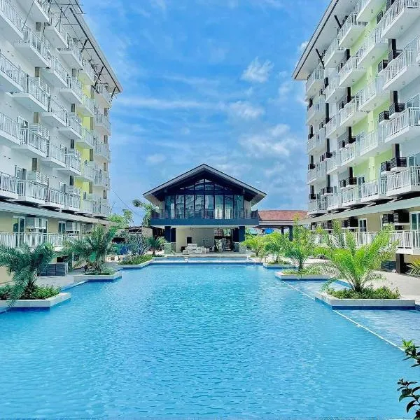 Amani Grand Residences Cebu 3-5 min to Airport Free swimming pool，位于8XFG+34 Lapu-Lapu City, Cebu的酒店