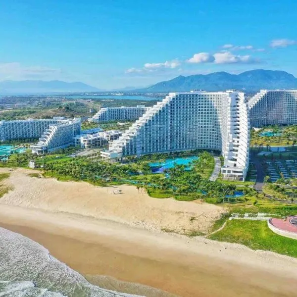 The Oceanfront Apartment At Cam Ranh，位于Miếu Ông的酒店