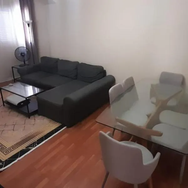 SHARED APARTMENT WITH PRIVATE ROOM，位于Bobadela的酒店