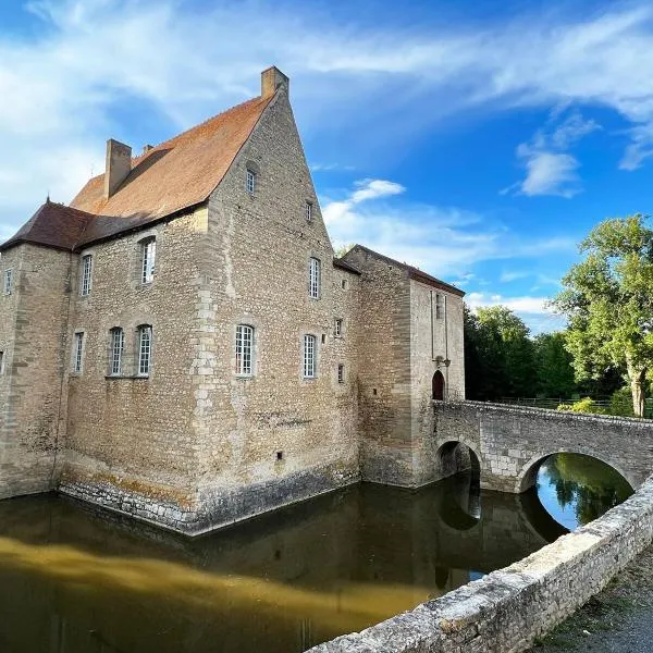 Château de la Mothe - Gîte Jacques CŒUR，位于Chouvigny的酒店