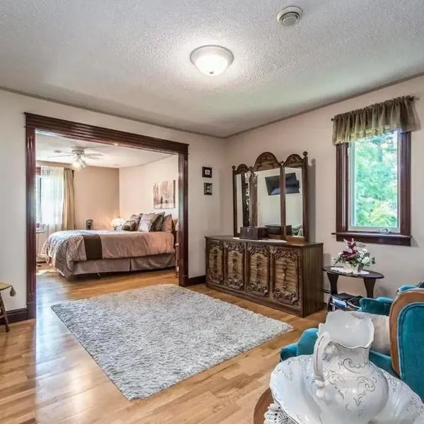 Private Bedroom and Bathroom in Dartmouth，位于哈利法克斯的酒店