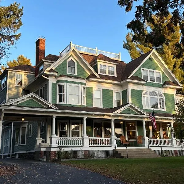 Franklin Manor Bed and Breakfast，位于萨拉纳克莱克的酒店