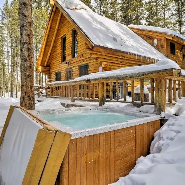 Rustic Breckenridge Cabin with Private Hot Tub，位于费尔普莱的酒店