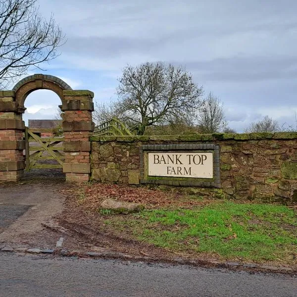 Bank Top Farm Cottages，位于Whiston的酒店