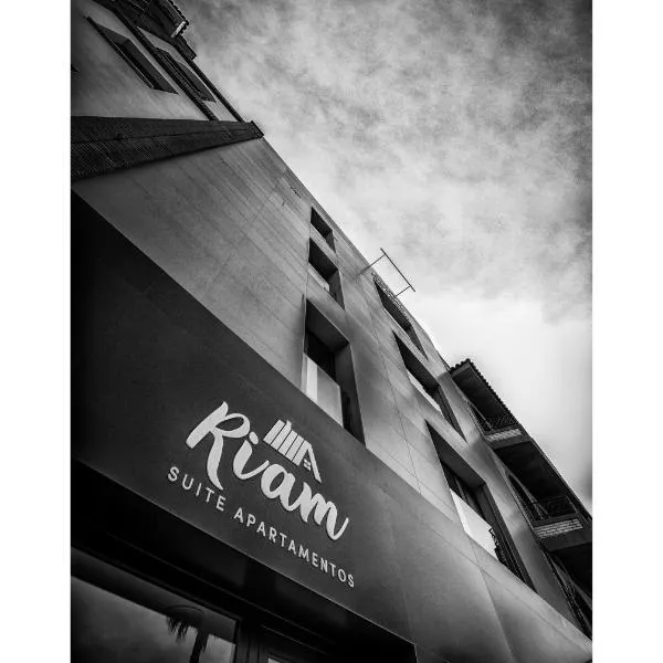 Riam suites apartamentos，位于洛斯帕拉西奥西维利亚夫兰卡的酒店