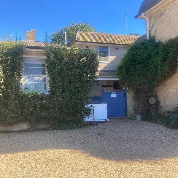 The Quarters - Merigan Farm Stay - Bungendore - Mount Fairy，位于Tarago的酒店