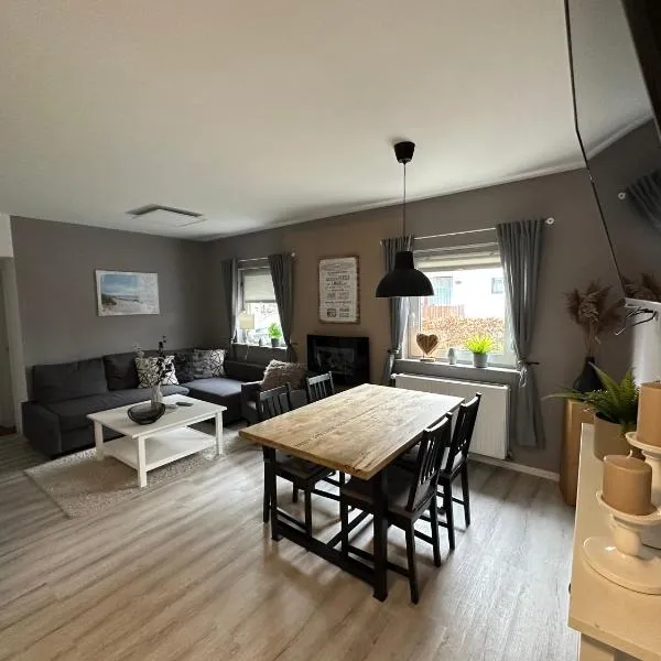 Ferienwohnungen Stilschön，位于瓦尔内明德的酒店