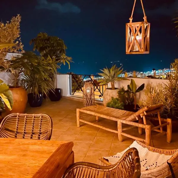 Costa Adeje Villa Private pool Panoramic Views，位于洛斯克里斯蒂亚诺斯的酒店