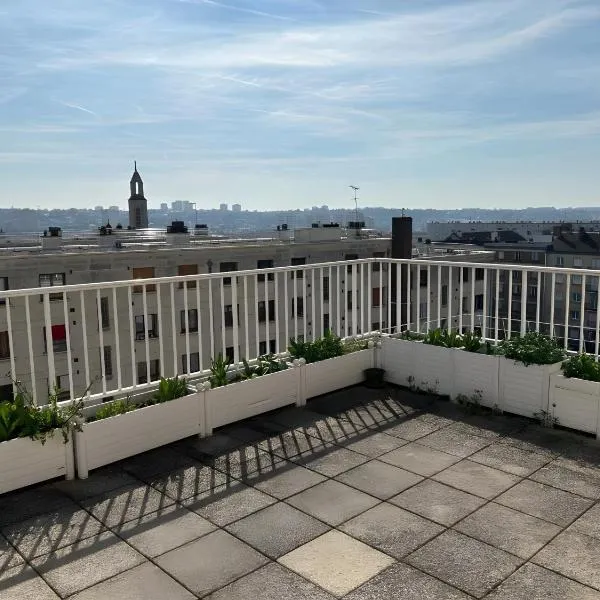 Studio à proximité immédiate des transports avec une terrasse，位于卡尚的酒店