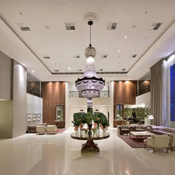 勃朗峰尊贵酒店，位于Cravinhos的酒店