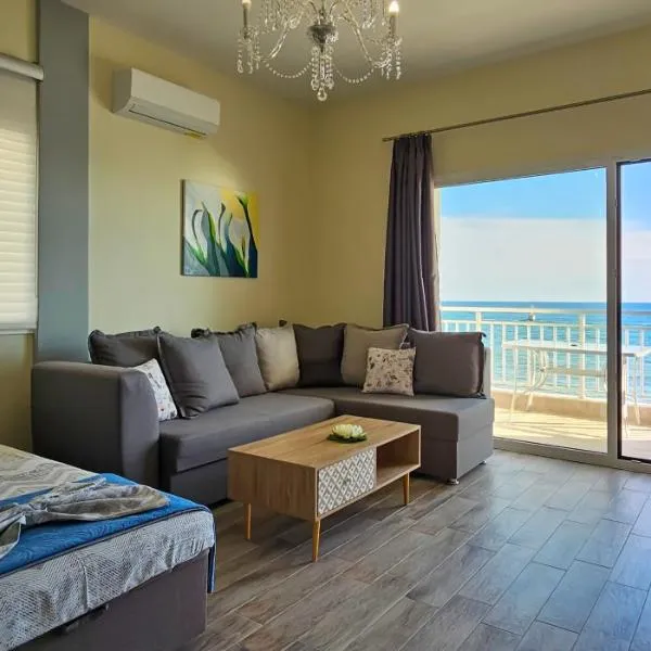 HARA APARTMENT In Front Of The Beach，位于卡泰里尼的酒店