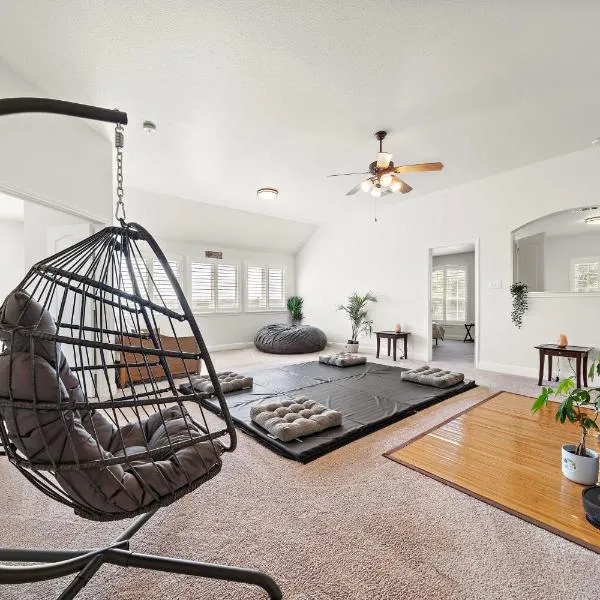 Austin Retreat House 6BR Yoga Gym BBQ Yard,位于奥斯汀的酒店