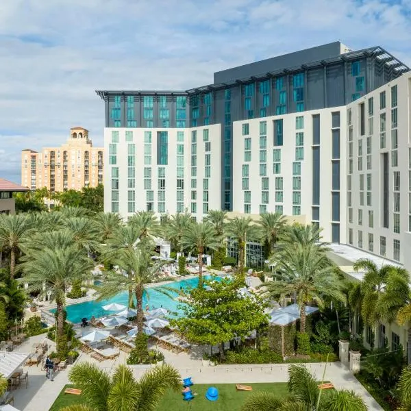 西棕榈滩希尔顿酒店，位于里维埃拉海滩的酒店