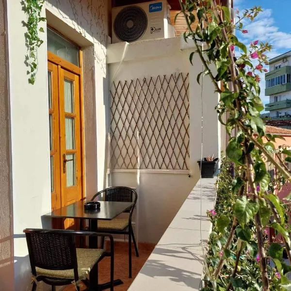 Godard Apartments，位于伏罗拉的酒店